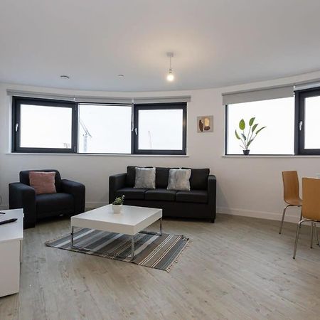 מנצ'סטר Stunning 2 Bed Apartment In Salford Amazing Views מראה חיצוני תמונה