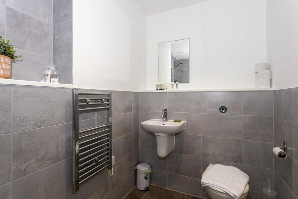 מנצ'סטר Stunning 2 Bed Apartment In Salford Amazing Views מראה חיצוני תמונה