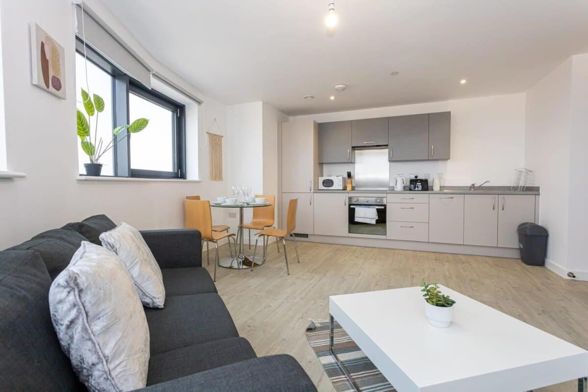 מנצ'סטר Stunning 2 Bed Apartment In Salford Amazing Views מראה חיצוני תמונה