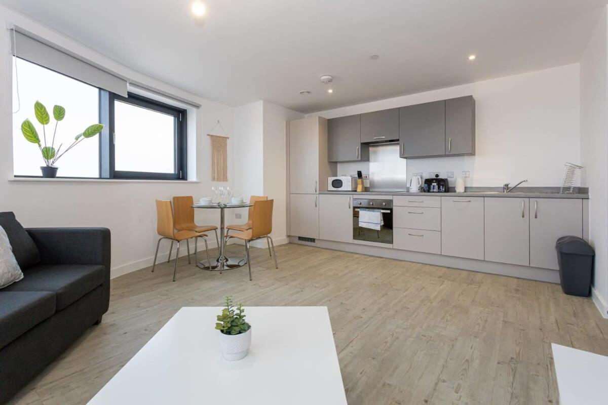 מנצ'סטר Stunning 2 Bed Apartment In Salford Amazing Views מראה חיצוני תמונה