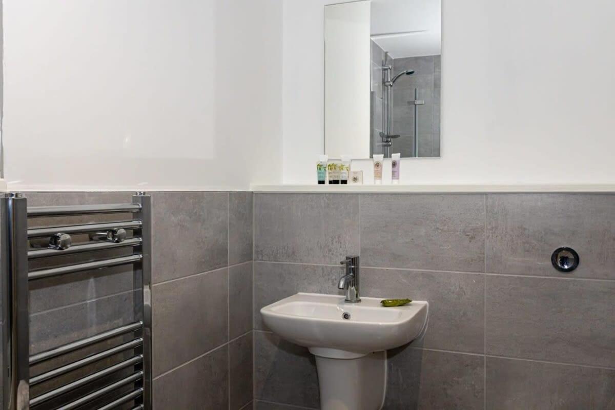 מנצ'סטר Stunning 2 Bed Apartment In Salford Amazing Views מראה חיצוני תמונה